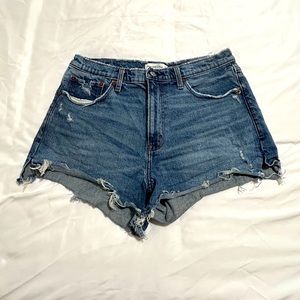 Abercrombie high rise mom short medium wash